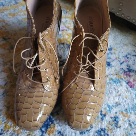 Heels - Picture 2 of 4